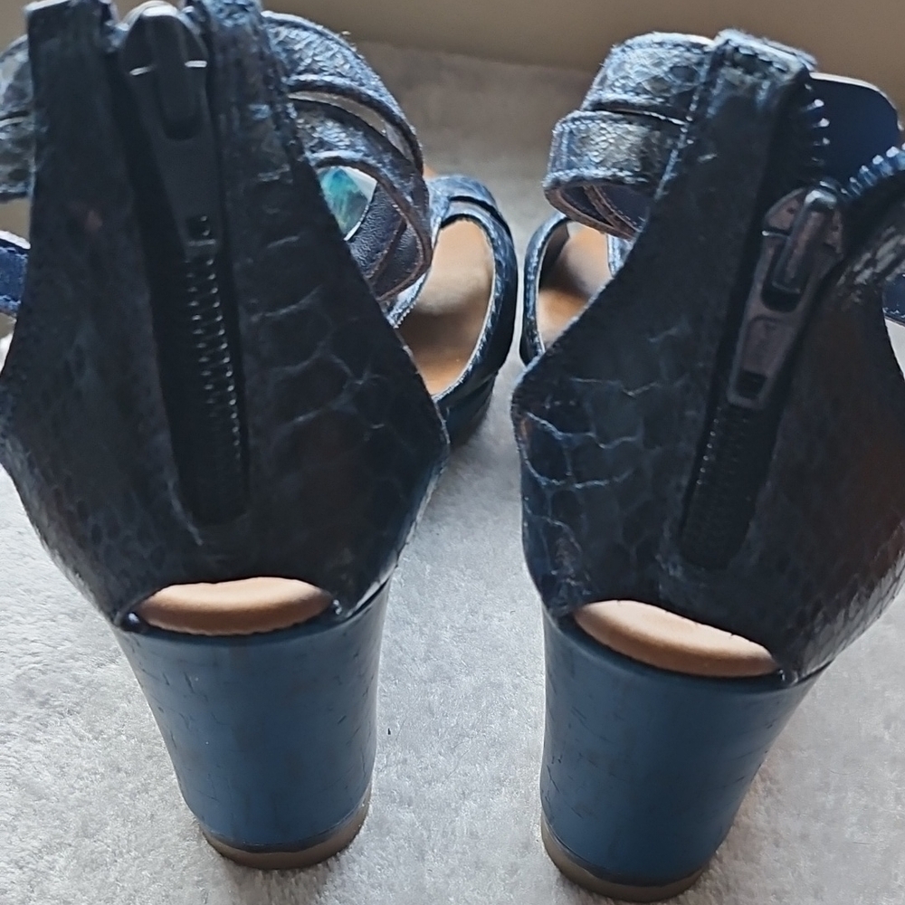 Libby Edelman Python Embossed Blue Sandals - image 3